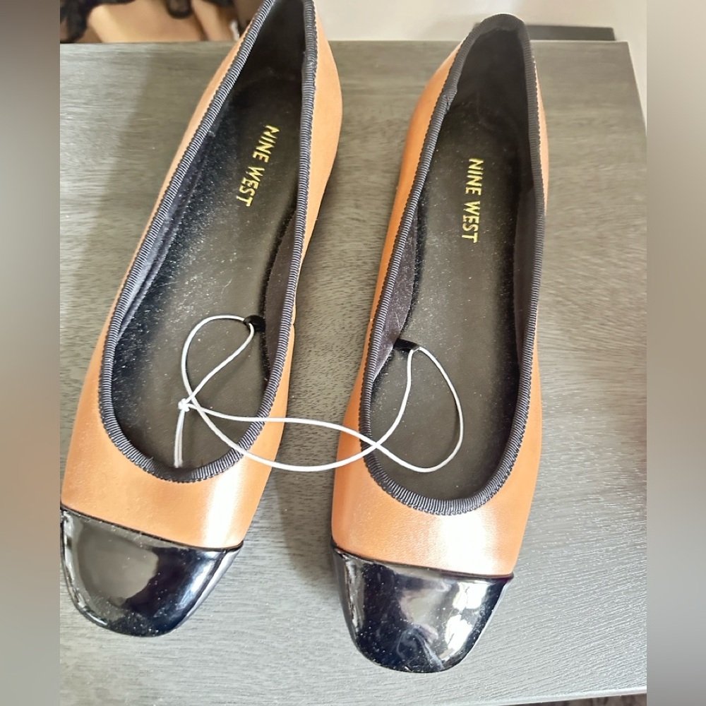 🆕 Nine West Women's Tan and Black Flats Sz 9 New w/o box